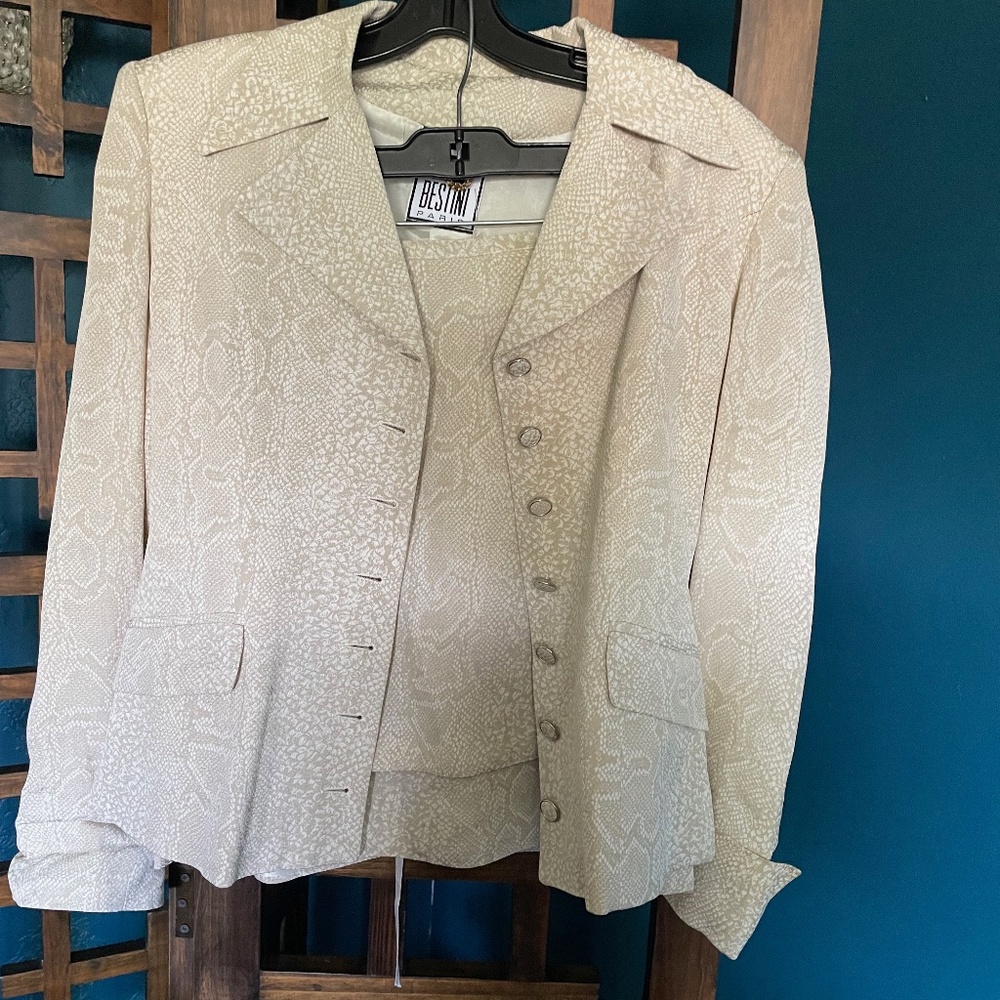Gorgeous Bestini two-piece ivory/beige skirt suit, EUC/small-medium